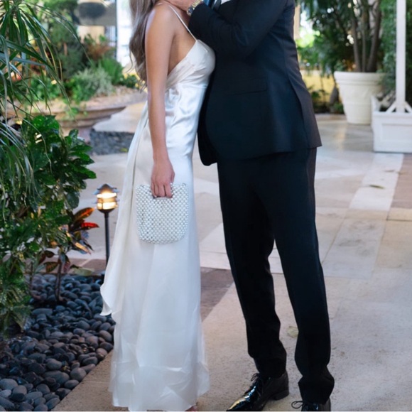 Reformation silk gown. Off white, size 2. Worn once - Picture 3 of 4